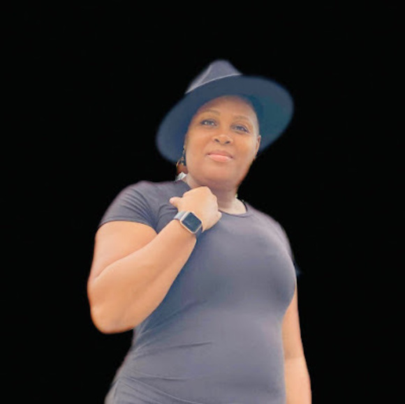 Meet your Posher, Alegra - Picture 2 of 11